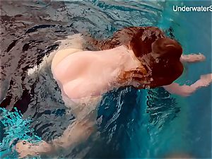 red-haired Simonna demonstrating her bod underwater